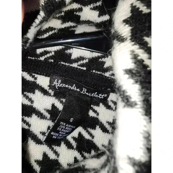 Alexandra Bartlett Top / Fur Collar Sweater / Size S - Picture 3 of 3